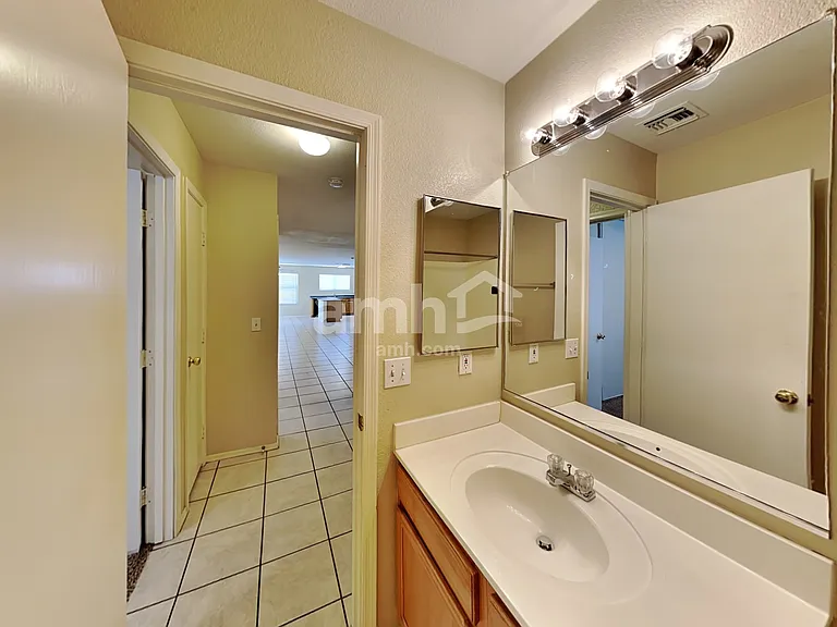 2256 E Hazeltine Way — Photo 15