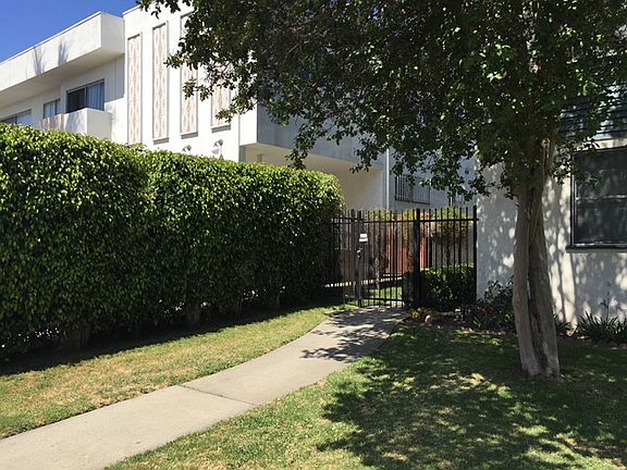3rd image of 2025 S Sherbourne Dr