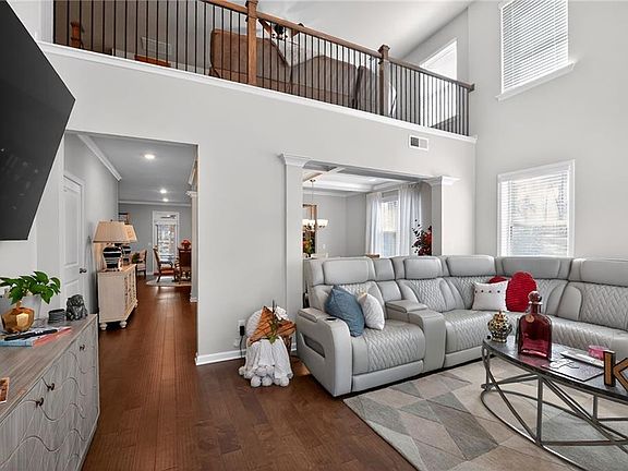 4th image of 225 Sebastian Cv