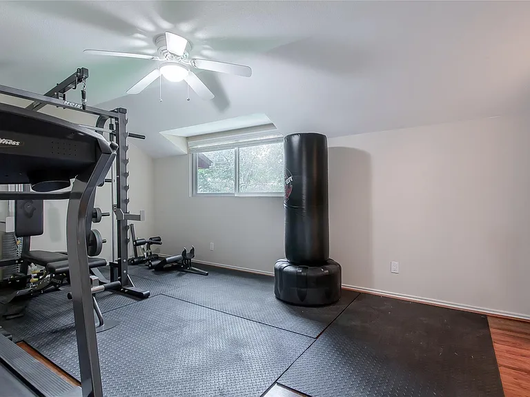 1428 Dumont Dr — Photo 24