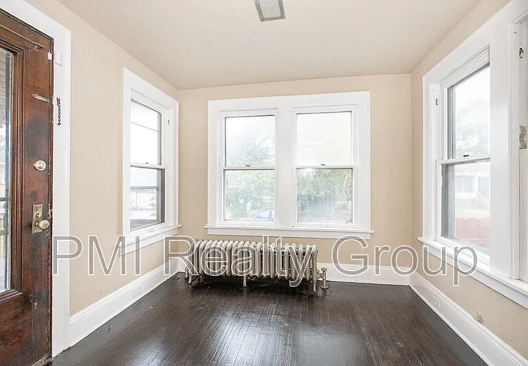 888 Evangeline Rd — Photo 5