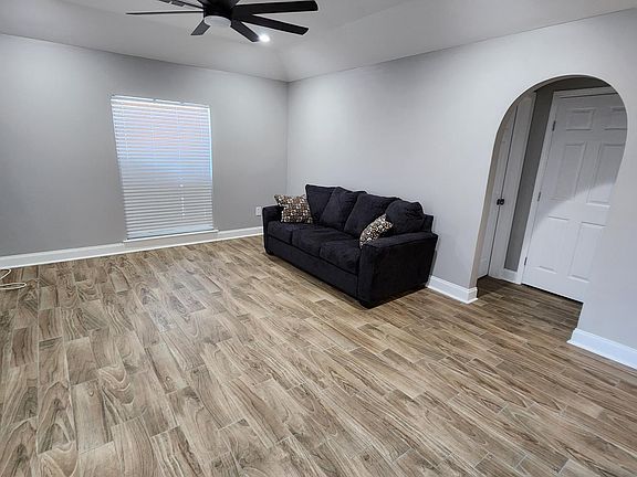 2nd image of 1825 Lee Dr