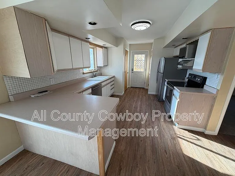 759 Crow Creek Rd — Photo 4