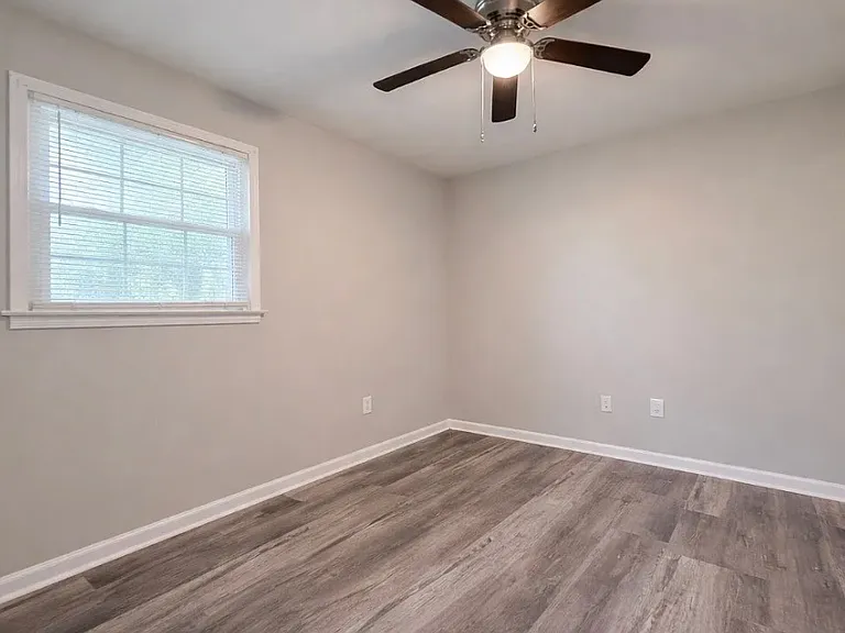 341 N Burbank Dr — Photo 13