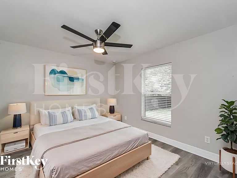 629 NE Juanita Ct — Photo 14