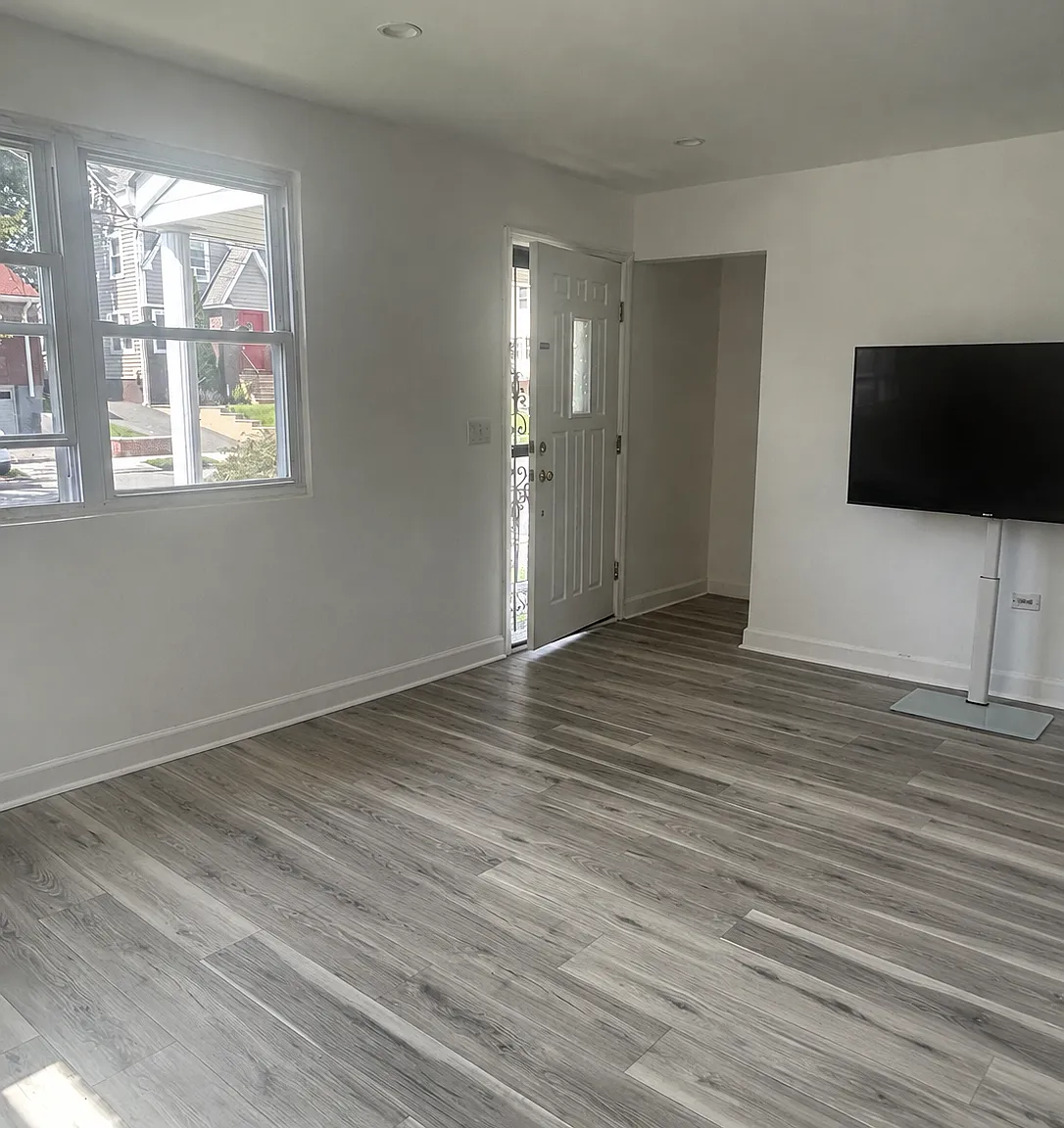 4 bed, 1360 sqft, $3,100 — Photo 3