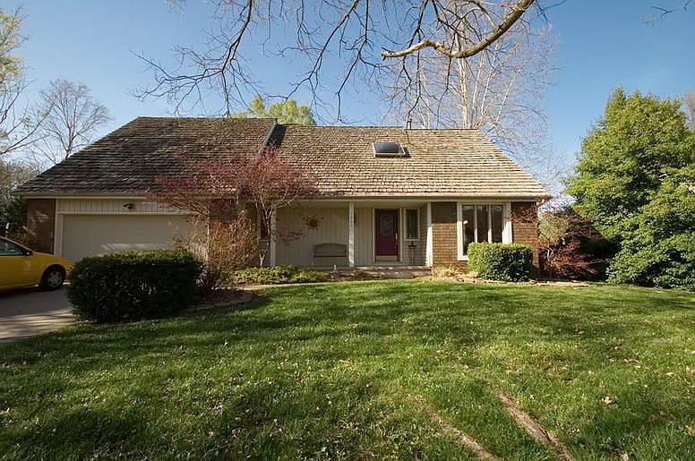 1st image of 1905 E Vincent Dr
