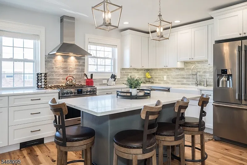 1 bed, 1.0 bath, $2,500 — Photo 2