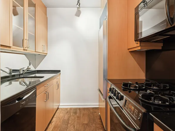 60 Sutton Place South image 14 of 20