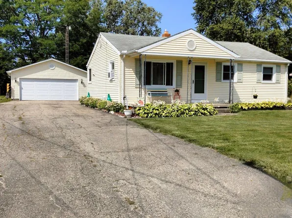 3364 Ellis Park Dr, Burton, MI 48519