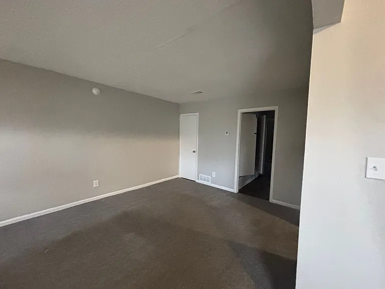 1423 Todds Creek Cv — Photo 13