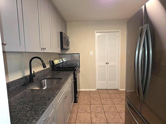 5th image of 7320 Donnell Pl #B
