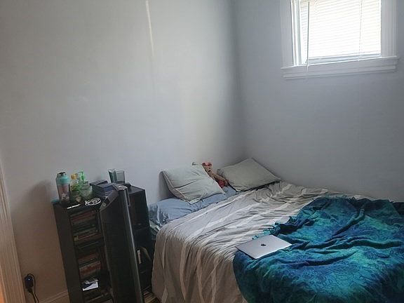 4th image of 241 Newport Ave #1