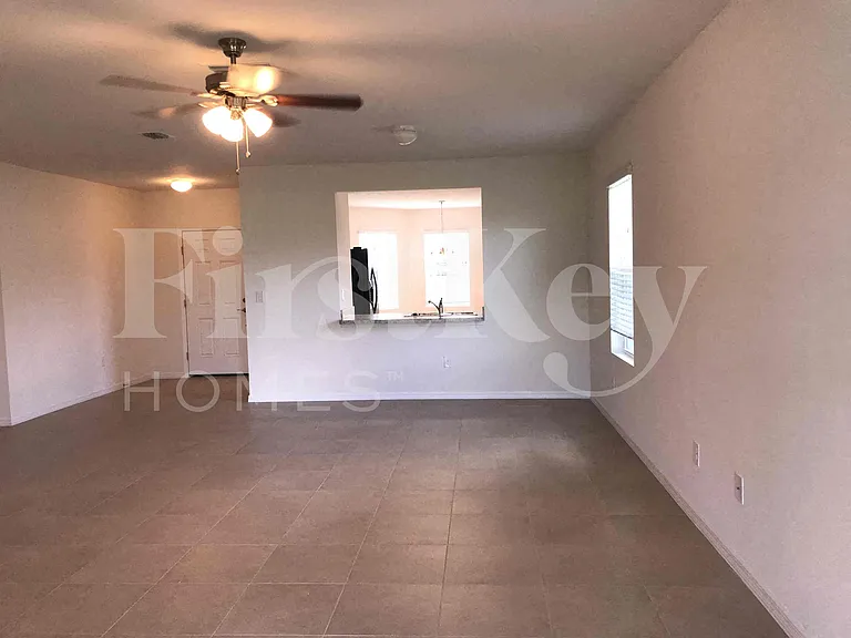 625 SW 25th Ter — Photo 4