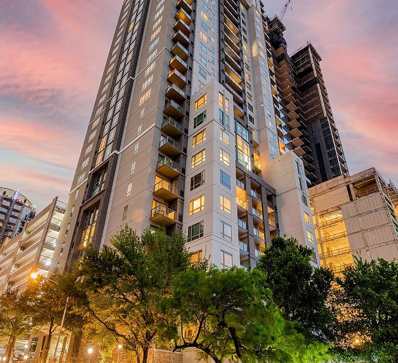 31 floor boutique high-rise featuring luxury apartments