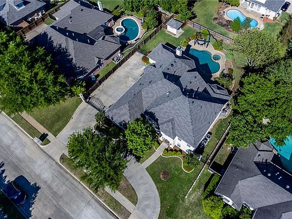3rd image of 6403 Wallace Ln
