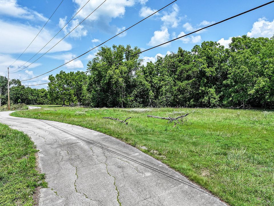 1st image of W Hill Crest Dr