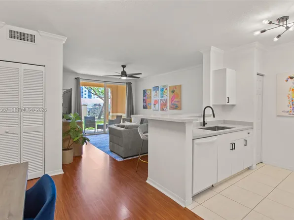 6831 SW 44th St, Miami, FL