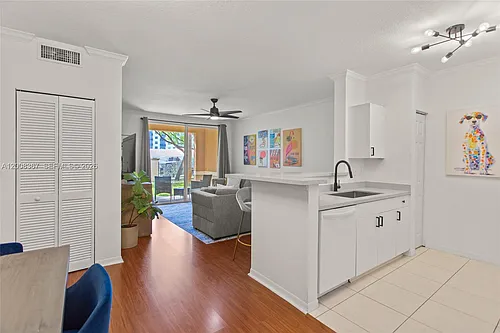 6831 SW 44th St #101 Photo 1