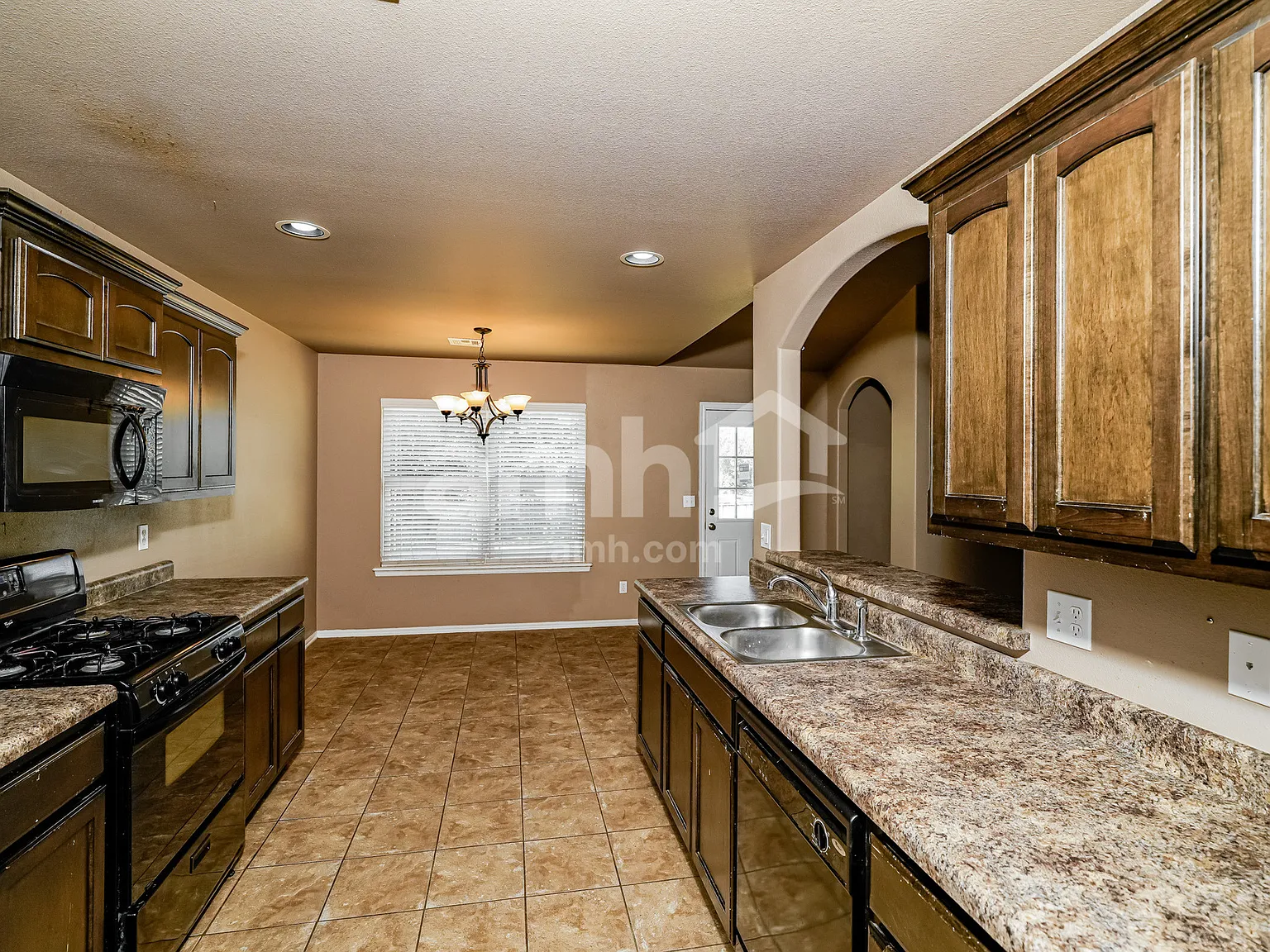 3 bed, 2.0 bath, 1541 sqft, $1,865 — Photo 3