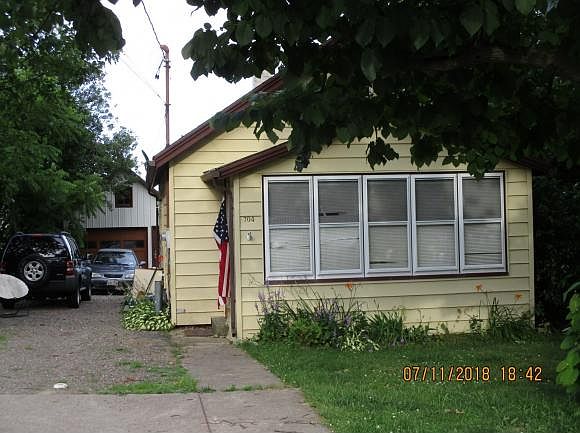 2nd image of 704 Irving Ave