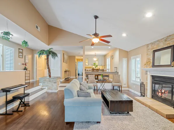 217 Lakeside Ln, Mary Esther, FL 32569