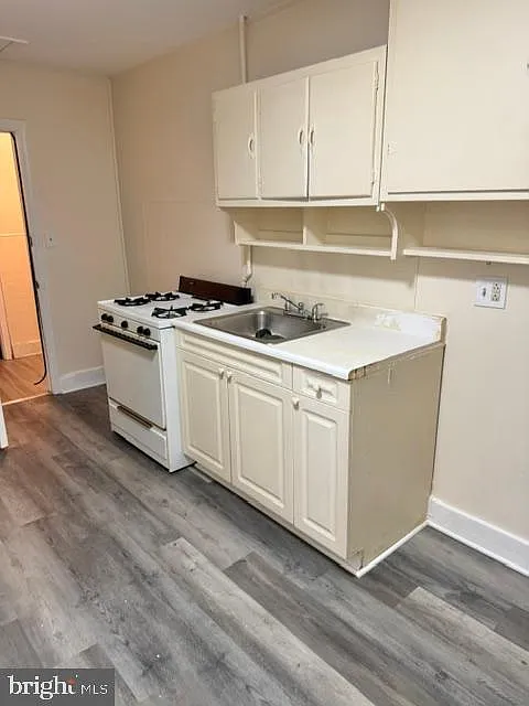 27 Main St E #304