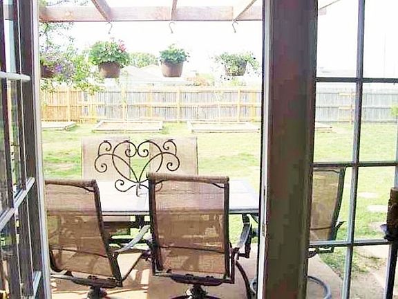 4th image of 3801 SW Hickory Ln