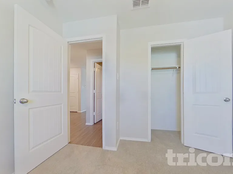 405 Falling Star Dr — Photo 10