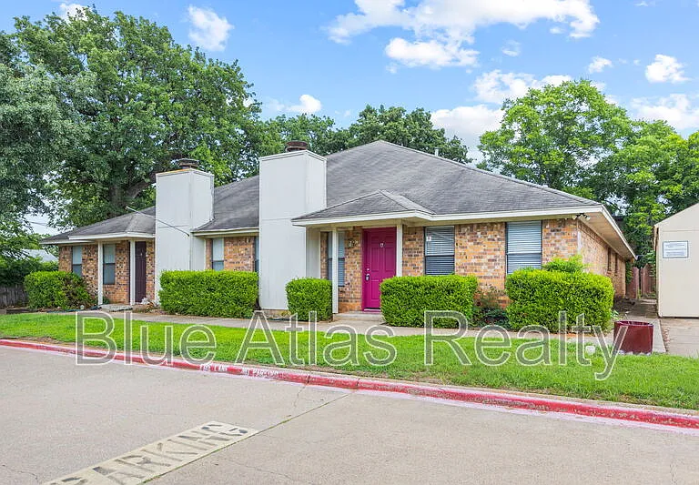 916 Hilltop Dr #A — Photo 2