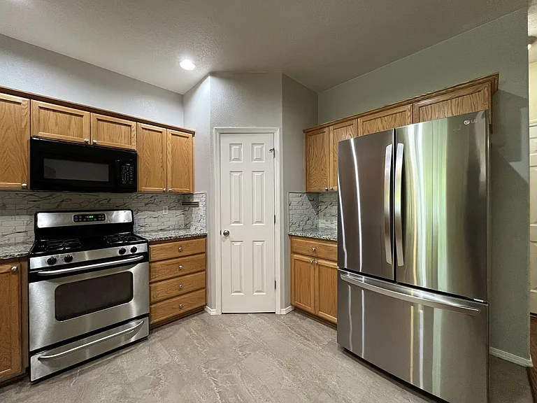 17085 SW Pleasanton Ln — Photo 11