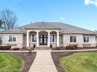275 Maxfield Rd, Brighton, MI 48114
