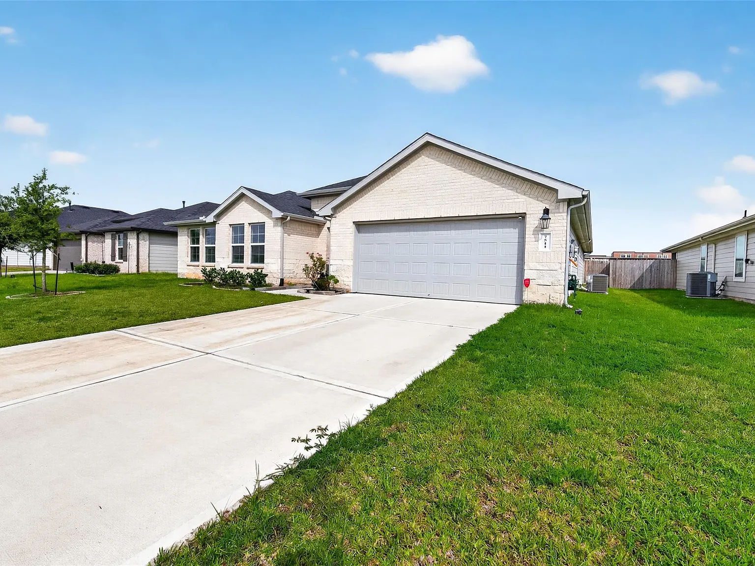 5 bed, 3.0 bath, 2632 sqft, $3,500 — Photo 4