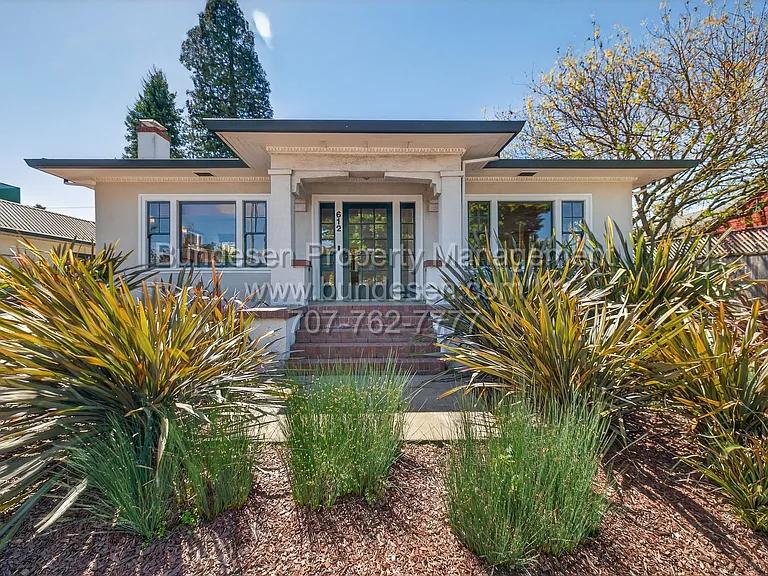 612 Petaluma Blvd S — Photo 1
