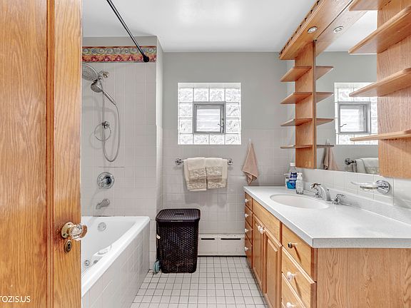 5th image of 2457 N Nordica Ave