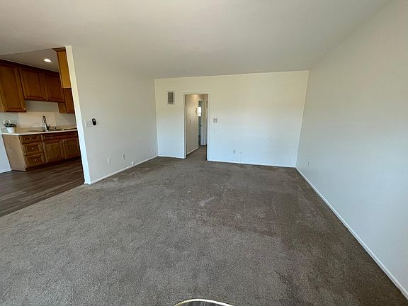5th image of 10849 Bloomfield St APT 2