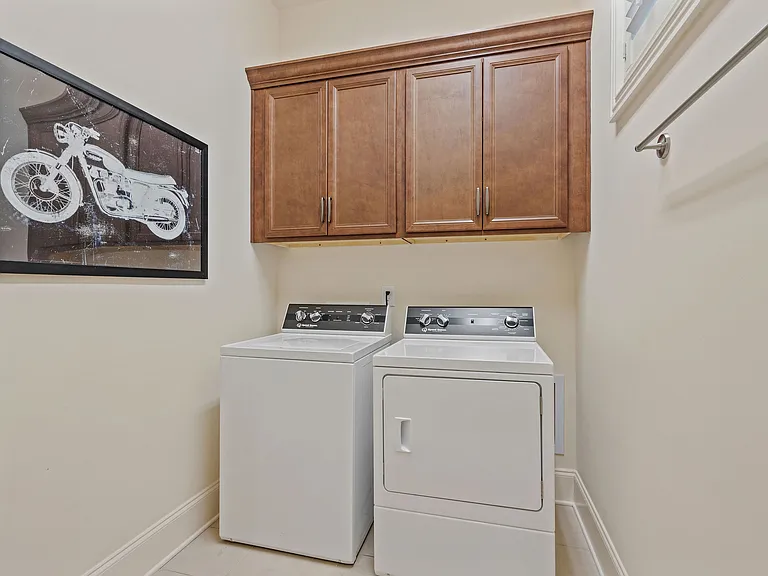 1036 Clifton St — Photo 36