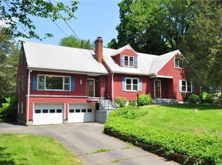 10 Cricket Ln, East Granby, CT 06026