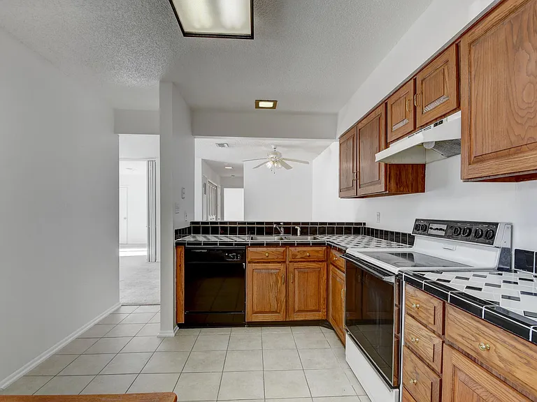 2330 E Fremont Ave #A19 — Photo 10