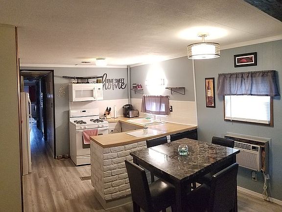 4th image of 11 Tammy Ln