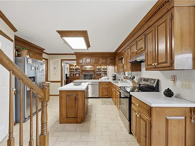 708 Marston Dr — Photo 10