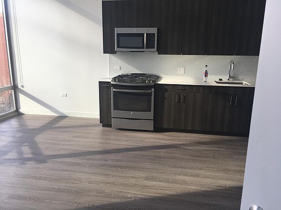 3rd image of 677 N Milwaukee Ave #1