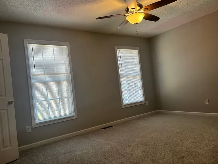 102 Maple Grove Ct — Photo 12