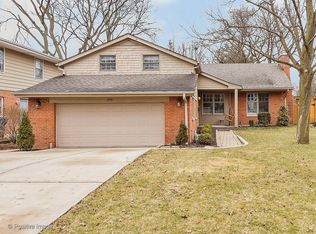 275 Middaugh Rd, Clarendon Hills, IL 60514