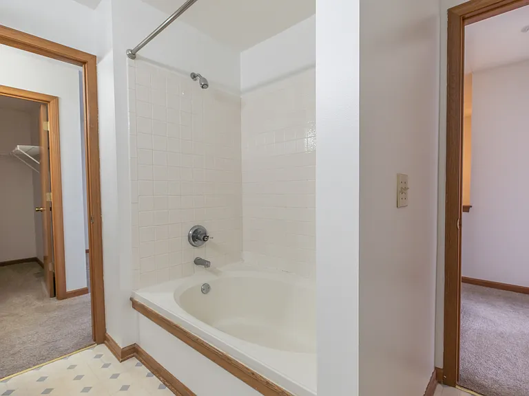 240 Richards Dr — Photo 28