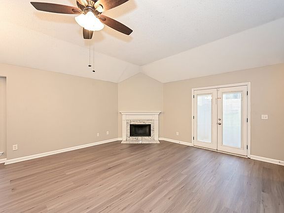 4th image of 2204 Joann Dr