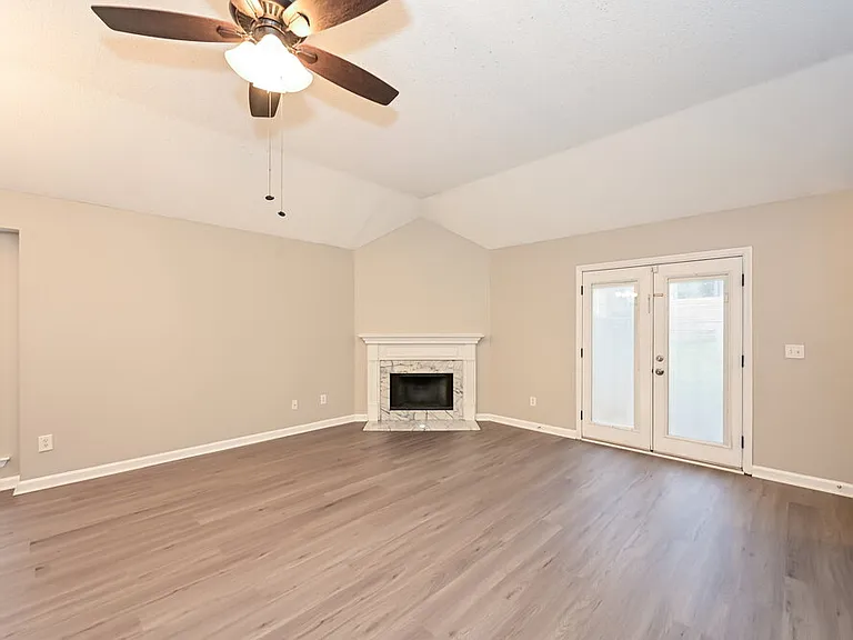 2204 Joann Dr — Photo 4