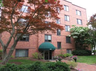 128 Pleasant St APT 101, Arlington, MA 02476