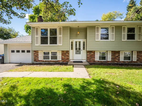 5 W Circular Court, Saratoga Springs, NY 12866