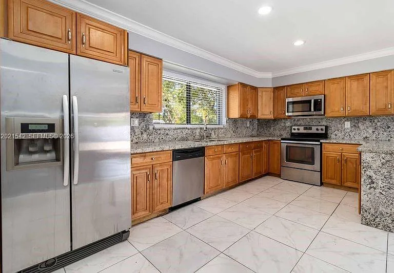 913 SW 49th Ave — Photo 13